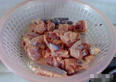 干松茸菇煲鸡汤的做法