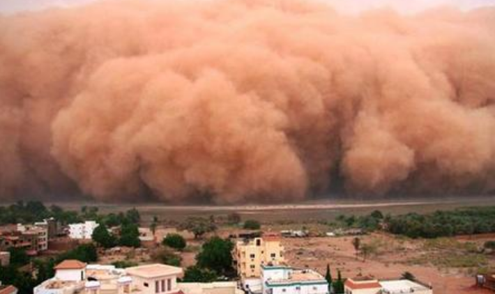 沙尘暴常出现在什么季节