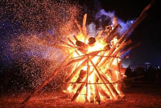 篝火晚会起源于哪个民族