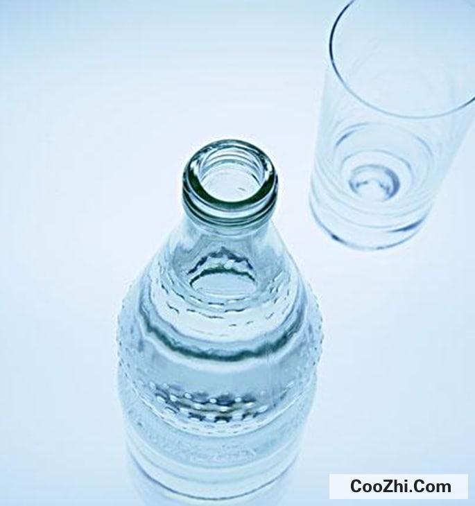你喝水的杯子是否有毒