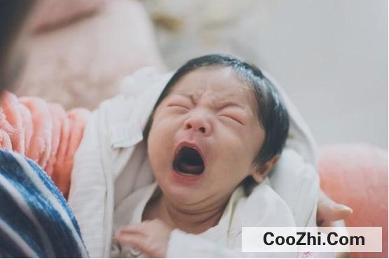 宝宝吐奶或胃食管反流的原因