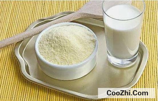 宝宝吐奶或胃食管反流的原因