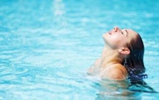 游泳池对人体有害吗