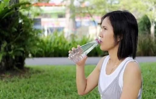 孕妇喝水有哪些误区 孕妇喝水的错误方法