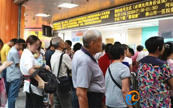 大便拉血不疼血鲜红量很多正常吗