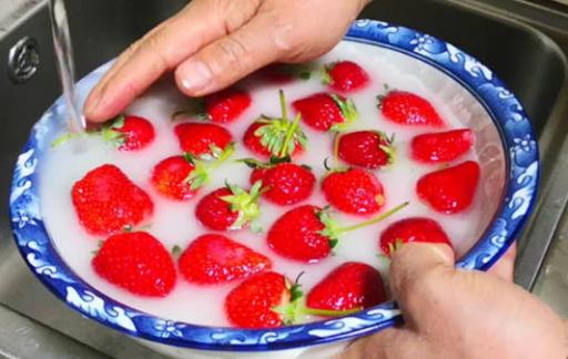草莓正确清洗的方式