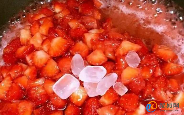 草莓熬冰糖有什么好处