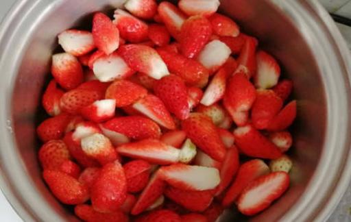 草莓熬冰糖有什么好處