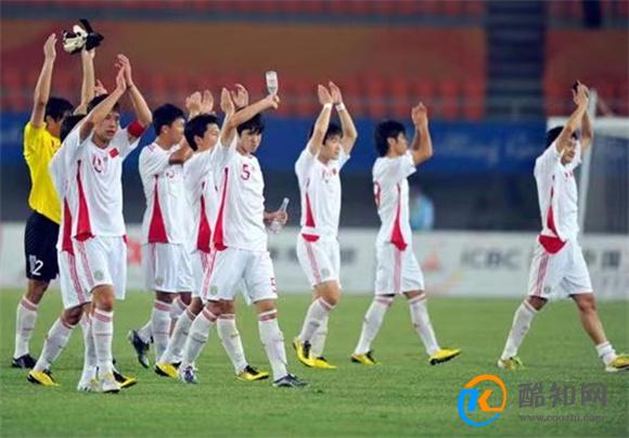 中国男足亚运队为何遭遇绝杀？比赛中出现了哪些问题？