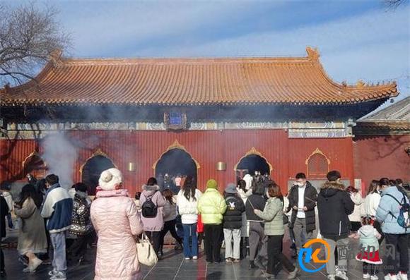 为什么年轻人喜爱逛寺庙