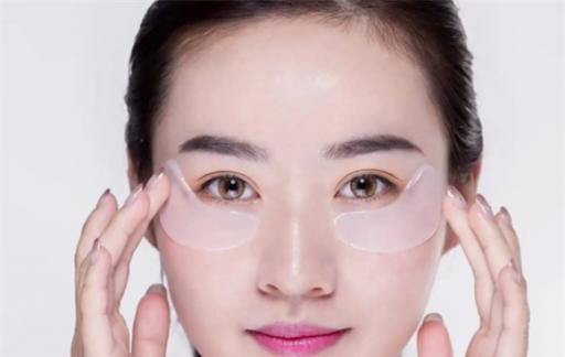 眼周肌膚該如何保養，不同年齡有不同做法，盤點眼周護理的好處