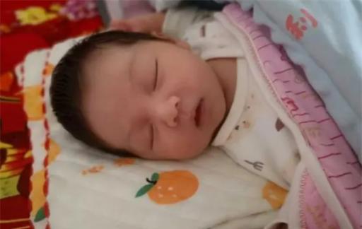 别再这样喂奶，无论是母乳还是奶粉，都容易肠胀气