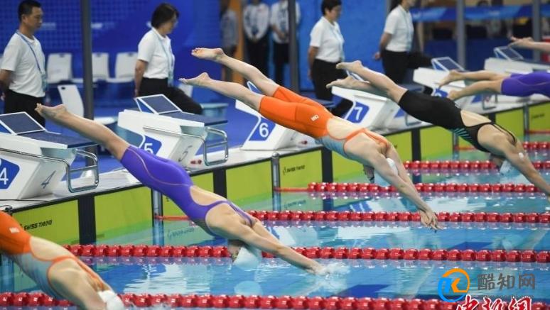 全国游泳冠军赛：女子100米蝶泳张雨霏摘金 
