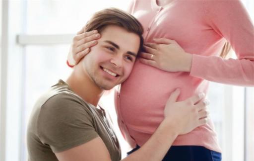 顺产时，为什么是胎儿的“头”先出来而不是脚呢？原因挺有意思