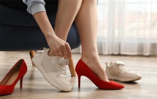 “女人味”不重要了吗？为什么说中国女性抛弃了高跟鞋？