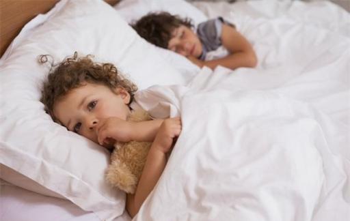 孩子半夜三更爱吵闹 不睡觉咋办5个方法让孩子快速入睡
