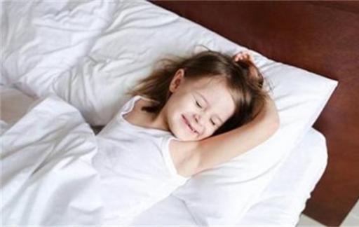 家長做到以下四點  可以充分保證孩子的睡眠