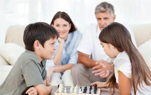 孩子玩游戏输了发脾气是输不起吗帮助孩子更具竞争力