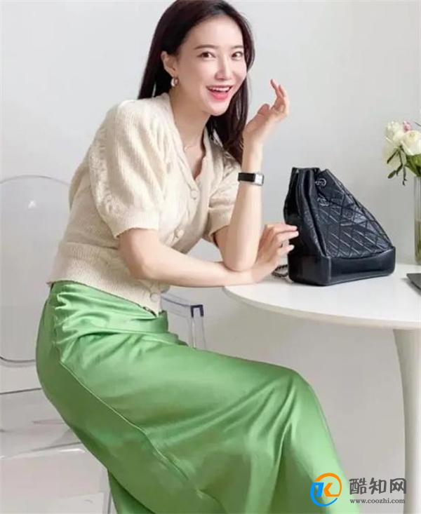 建议中年女人：提升档次感别指望这4种上衣，不是显老气就是廉价