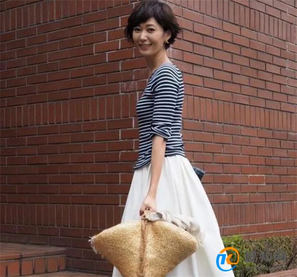 你穿T恤没有别致感，可能是忽略了以下“4个细节”，怪不得没气质