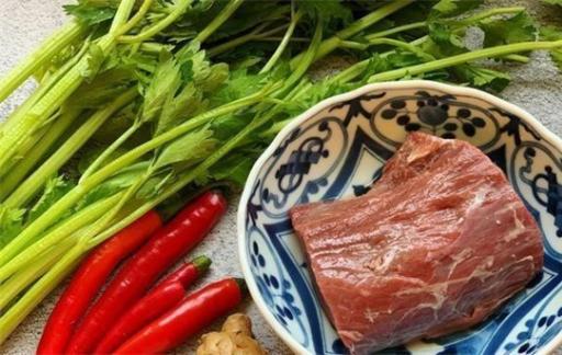 牛肉怎么腌制和豆腐一样嫩 老厨师：多加这味料 没牙老人都能吃