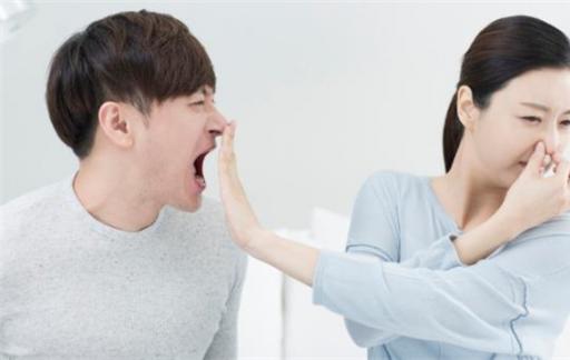 体内有癌，嘴先知道？口腔出现4种迹象，可能是癌症的“信号”