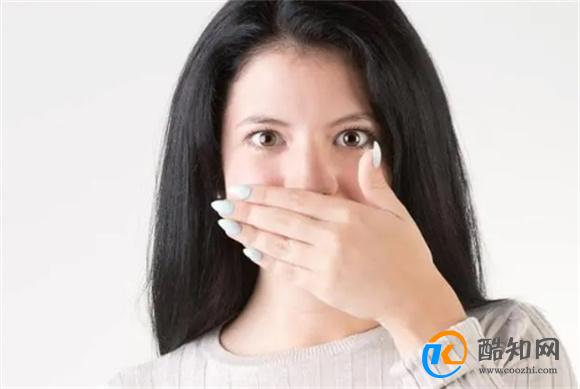 嘴巴里有异味，羞于和人近距离接触？不妨试试这些方法