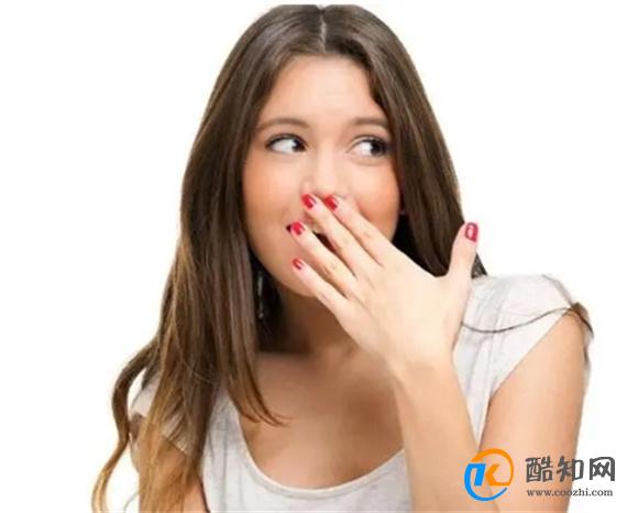 嘴巴里有异味，羞于和人近距离接触？不妨试试这些方法