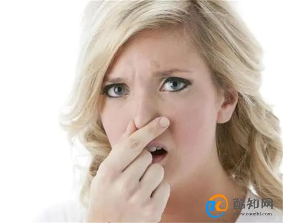 嘴巴里有异味，羞于和人近距离接触？不妨试试这些方法