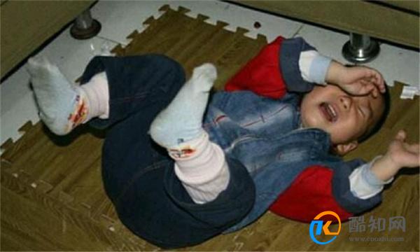 婴儿整天躺着不会无聊吗 婴儿的成长变化有哪些