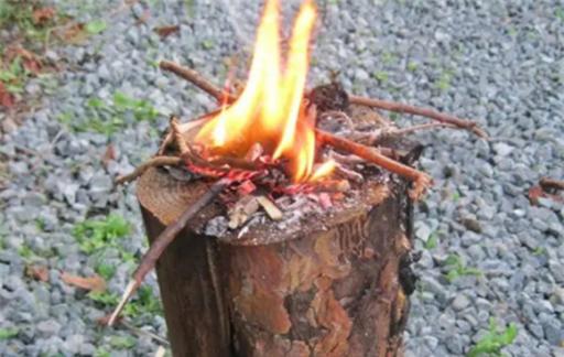 露营时烹饪食物的一种快速简便方法 教你制作一个标准的瑞典火炬