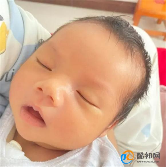 宝宝的哭一律当饿处理，可能有2个弊端，妈妈别疏忽