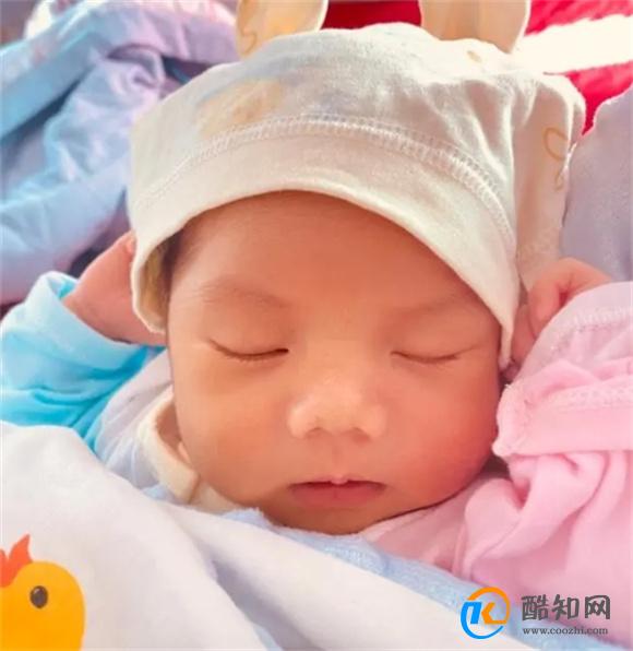 宝宝的哭一律当饿处理，可能有2个弊端，妈妈别疏忽