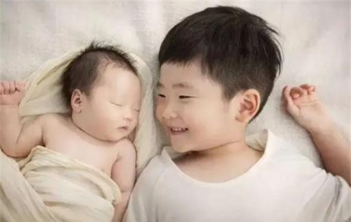朋友圈里生娃报喜“怪现象”：生头胎昭告天下，生二胎悄无声息