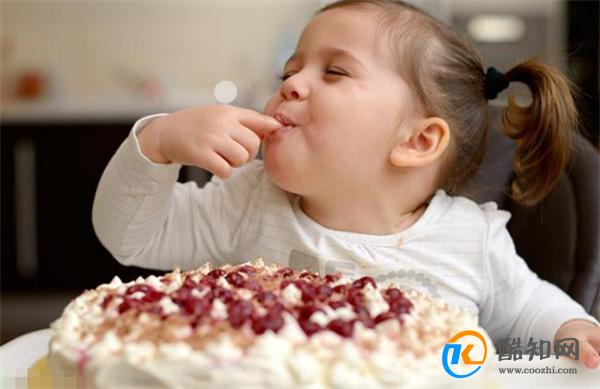 1岁前别让宝宝吃零食 一岁后 零食选择要注意避开这四种
