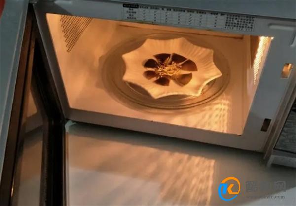 巧妙去除微波炉异味  用这一招  轻轻松松不花钱就把意为给去除啦