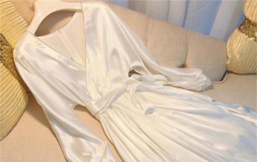 真丝衣服容易绉 这样熨烫可以变美丽 立马恢复原有柔顺艳丽模样