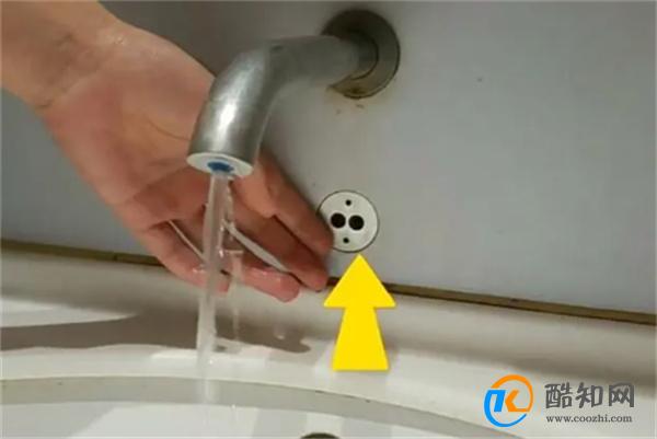 高铁洗手台水不出来怎么办 看看乘务员给出的窍门 太实用了