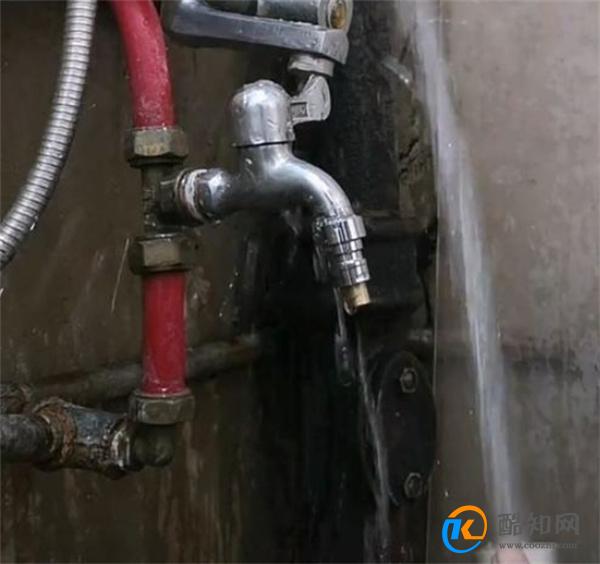 防止洗衣机水龙头漏水 只要用这个小妙招 安全又实用 赶紧试试