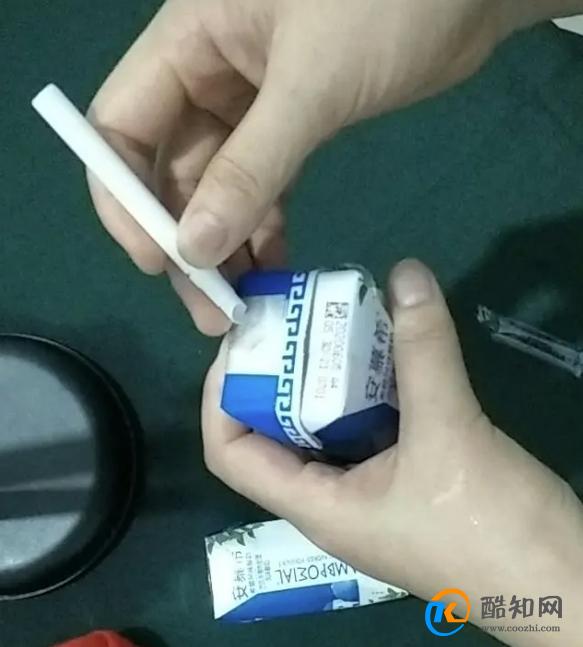 酸奶您喝完了吗？每次不喝完就直接扔掉，正确喝法要启动盒子机关