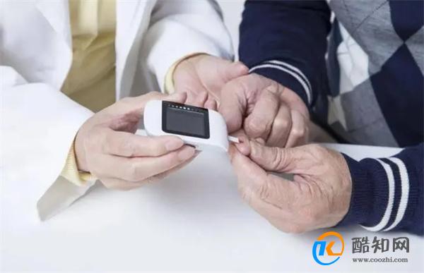 一饿就心慌 手抖 恨不得立刻吃饭 是啥情况 与低血糖有关吗 