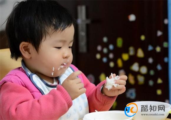 孩子一岁 吃大人饭还是吃辅食 早点弄清楚 当心吃错影响发育