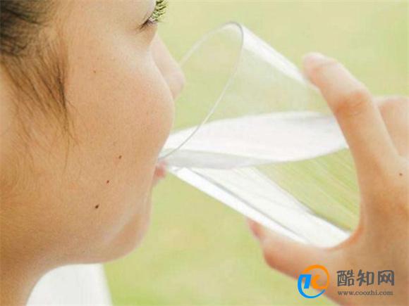 胃病不能吃苹果 医生：若想保护胃 这3种水果尽量少吃