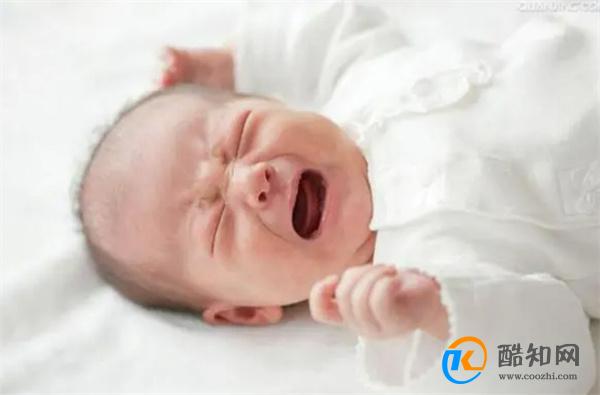新生儿出生为啥都要哭，安静地做个乖宝宝不行？两个原因说明