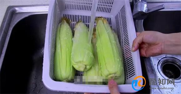 煮玉米是冷水还是水开后下锅？大部分人都错了，难怪不香甜没味道