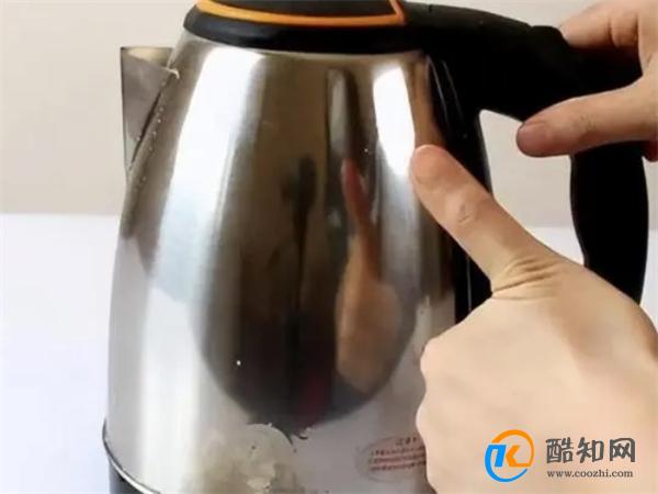 家里有这种电水壶的注意！使用电水壶时很多人用错了，涨知识了！