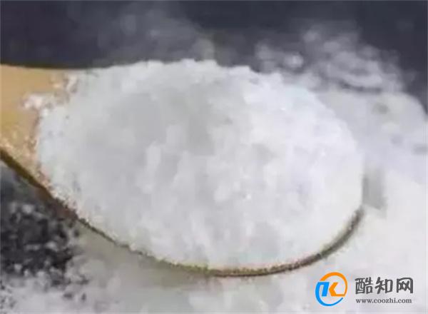 烧水壶里水垢对人危害大！教你6个去除水垢绝招，早知道早受益！