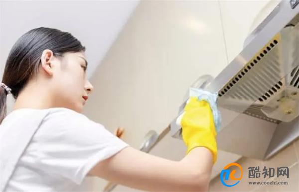 油烟机上的油污很难清洗，教你实用妙招，轻松省事