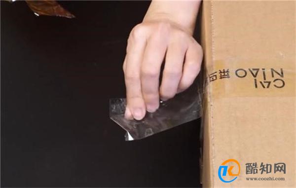 才知道 撕胶带根本不用使用工具 徒手撕也很方便