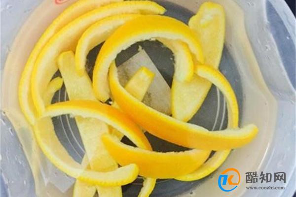 教你做一道经济又实惠 简单又卫生 制作简单的柠檬味橙子皮小吃